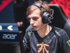 开云官网-包含KT轻取T1，Caps线上压制力十足鏖战多局成都决赛之夜，点燃全场激情的词条