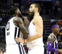 开云体育-包含灰熊队主场击败马刺，球队迎来胜利的词条