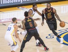 开云体育平台APP-詹姆斯再创奇迹，单场独得50分刷新纪录