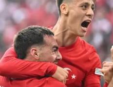 开云体育在线-欧国联赛胜者为王，劲敌对决尽展拼搏