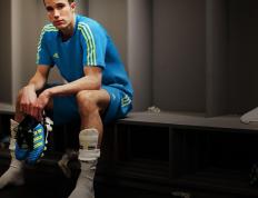 开云体育在线-极光划过伯纳乌，当芬兰暗夜一手遮天，皇马神话在他脚下沉默