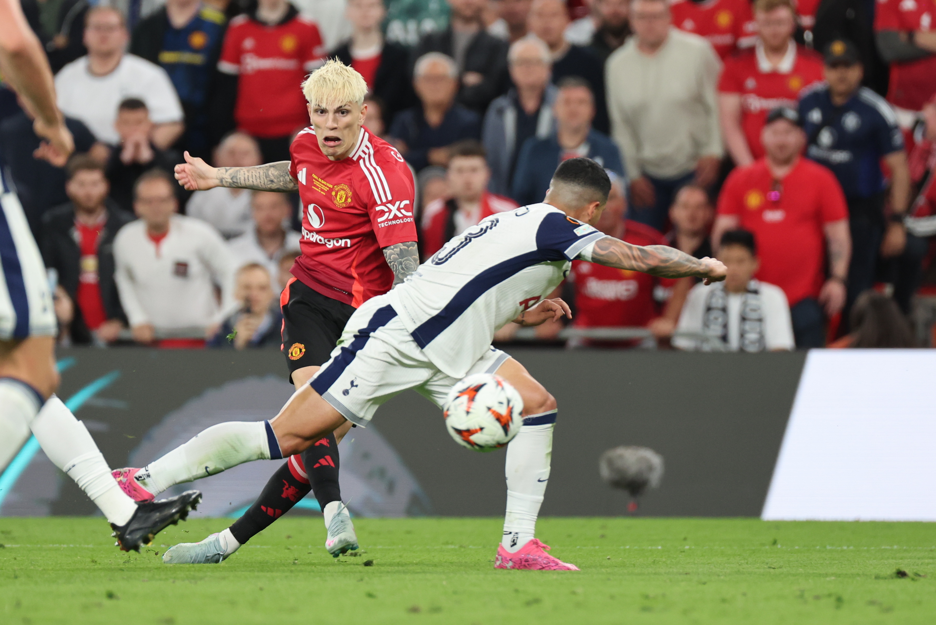 开云体育中国-包含欧洲足球盛宴:顶级豪门争夺王座的词条