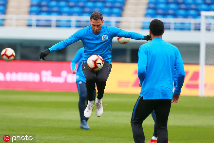 开云体育下载-格拉纳达关键一战临近，全队备战训练加大强度