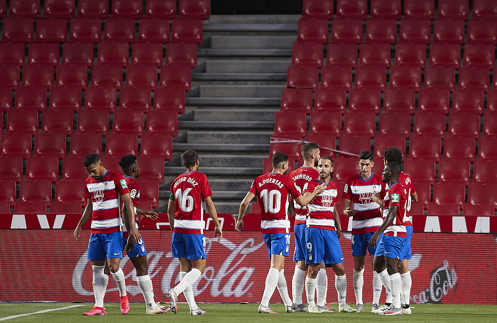 开云体育下载-格拉纳达关键一战临近，全队备战训练加大强度