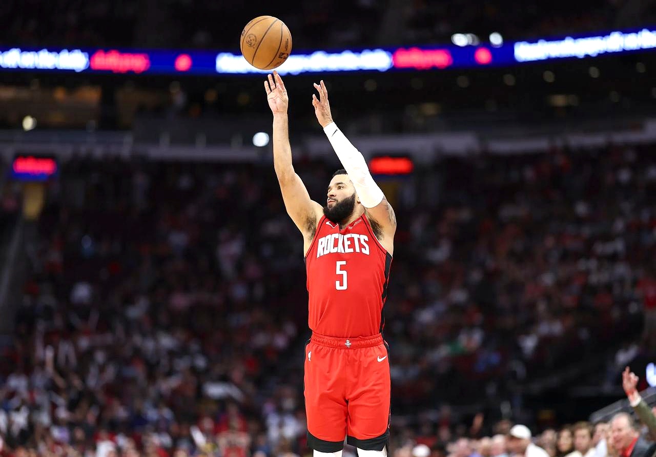 开云体育app-火箭主帅赛后面临批评,球队需迅速调整态度