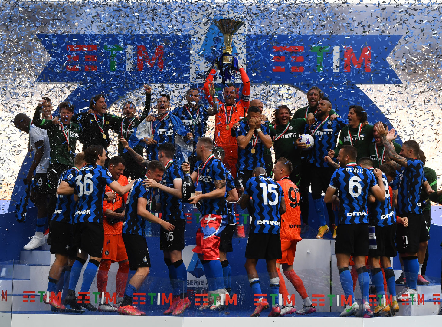 开云体育平台APP-意大利联赛揭幕战火爆，球迷热情助威