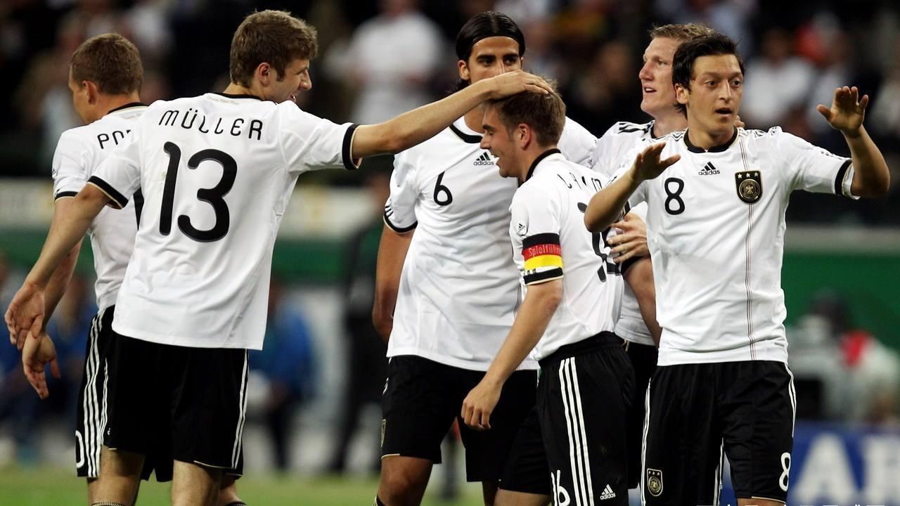 开云体育中国-德国队力克日本队,黄鸭组合带队取胜