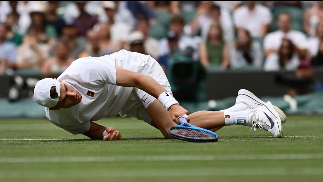 开云体育入口-关于梅赛德斯绝杀阿斯顿马丁，阿隆索高光表现的信息