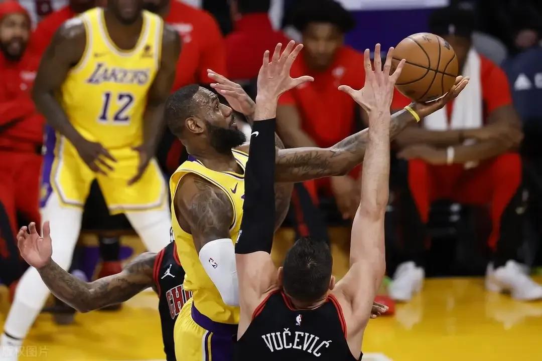 开云APP-独行侠绝杀山西队，詹姆斯扛起全队的简单介绍