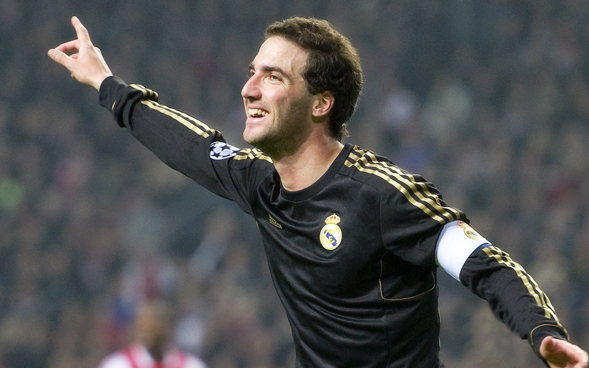 开云体育官方网站-赛场双面镜,当横扫风暴遇见熔铸二十七冠的坚守